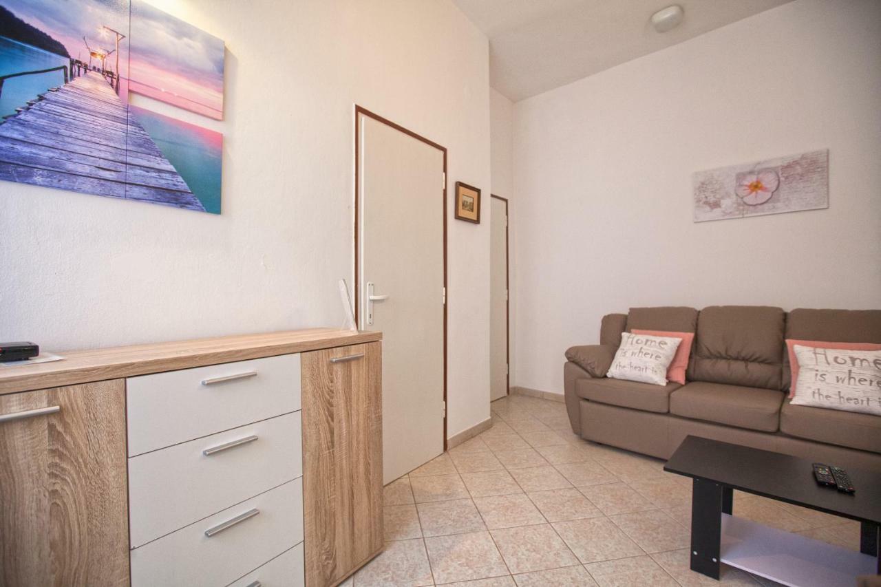 Apartment Rosy Pula Exterior photo